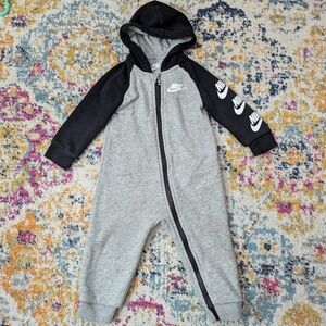 Nike Baby Boys 18 Months Hooded Sweatsuit, Zip Up Outfit, Black and Gray